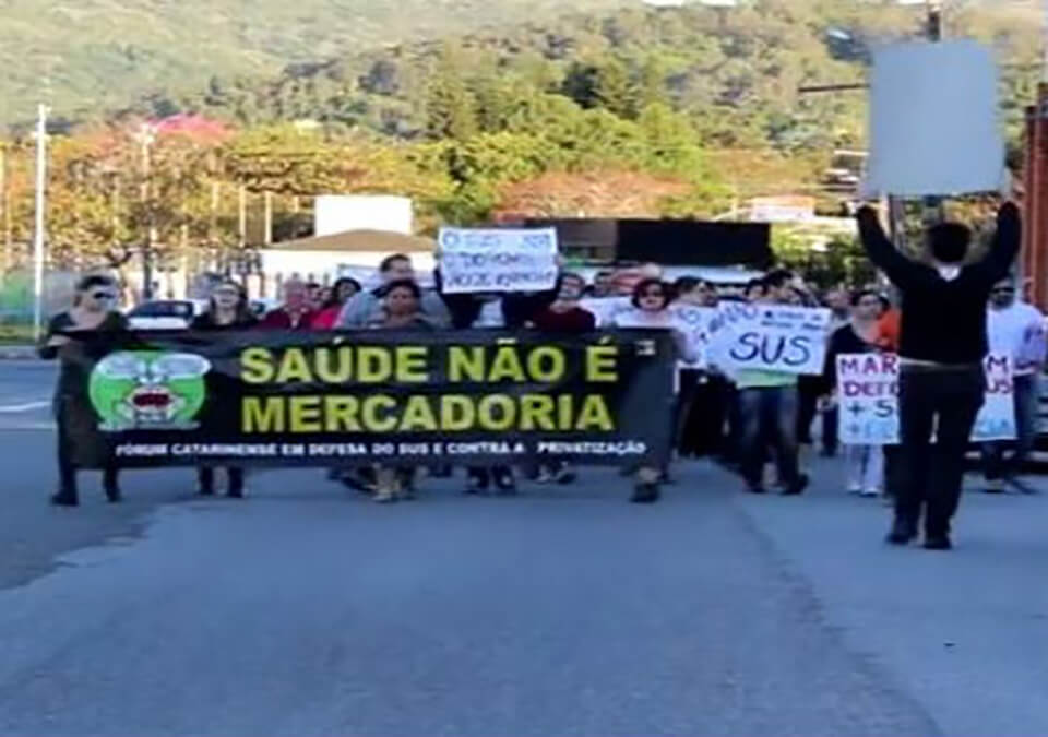 A Associao Brasileira de Sade Coletiva (Abrasco), convidada para o debate, diz que a proposta frustra a legtima expectativa da populao em ver ampliada a garantia do direito  sade.