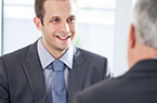 Use terno e fale muito na entrevista de emprego? Veja mitos e verdades